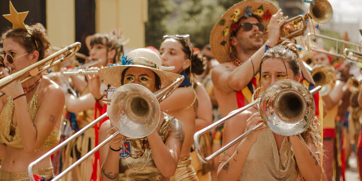 Un montage vidéo de la fête de la musique.